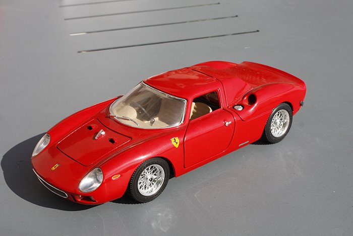 Demi jante pièce détachée miniature Ferrari 250 le mans 1965 1/18 1/18e burago 